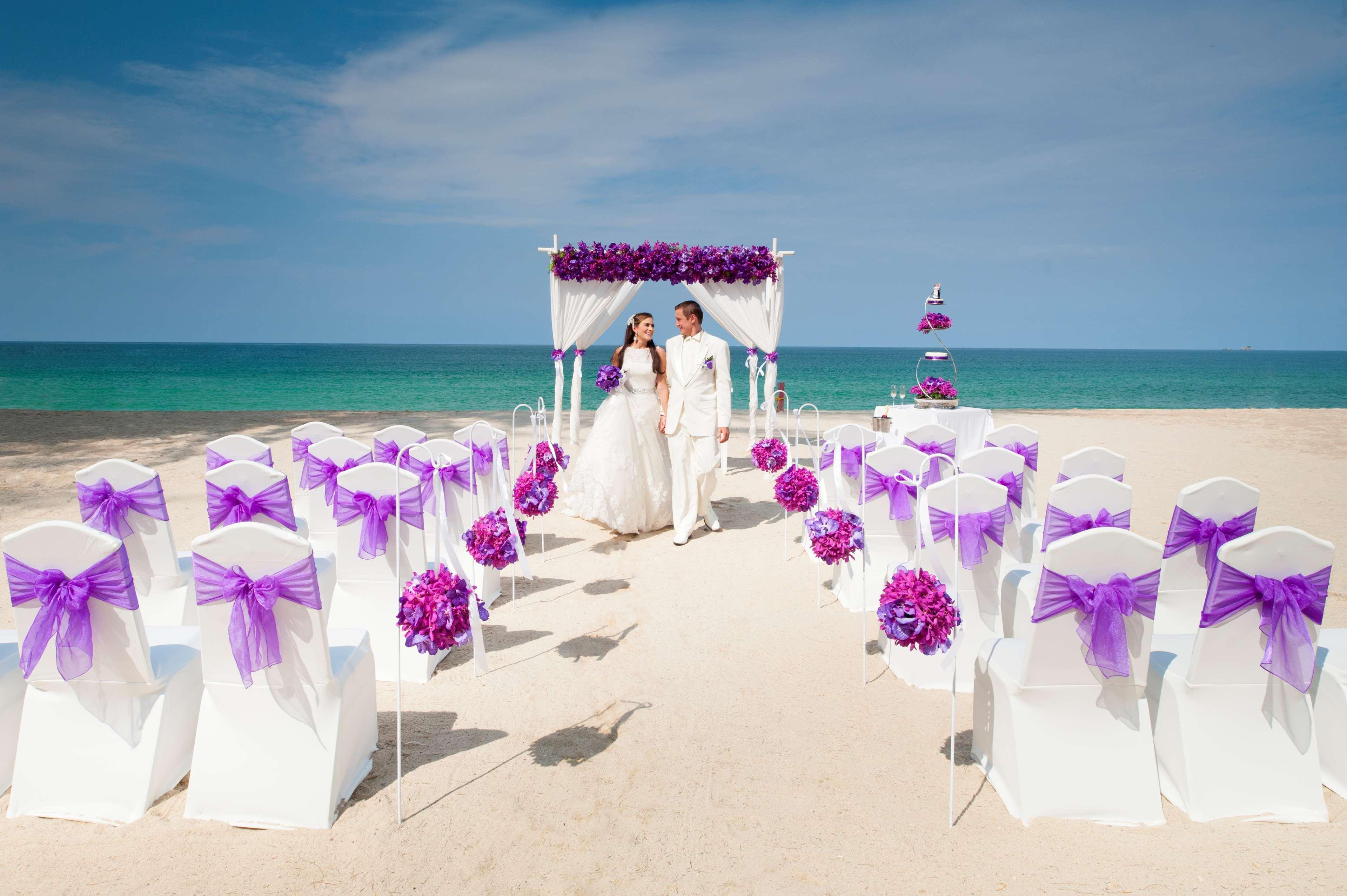 Dusit Thani Laguna Phuket Bang Tao Beach  Esterno foto A beach wedding