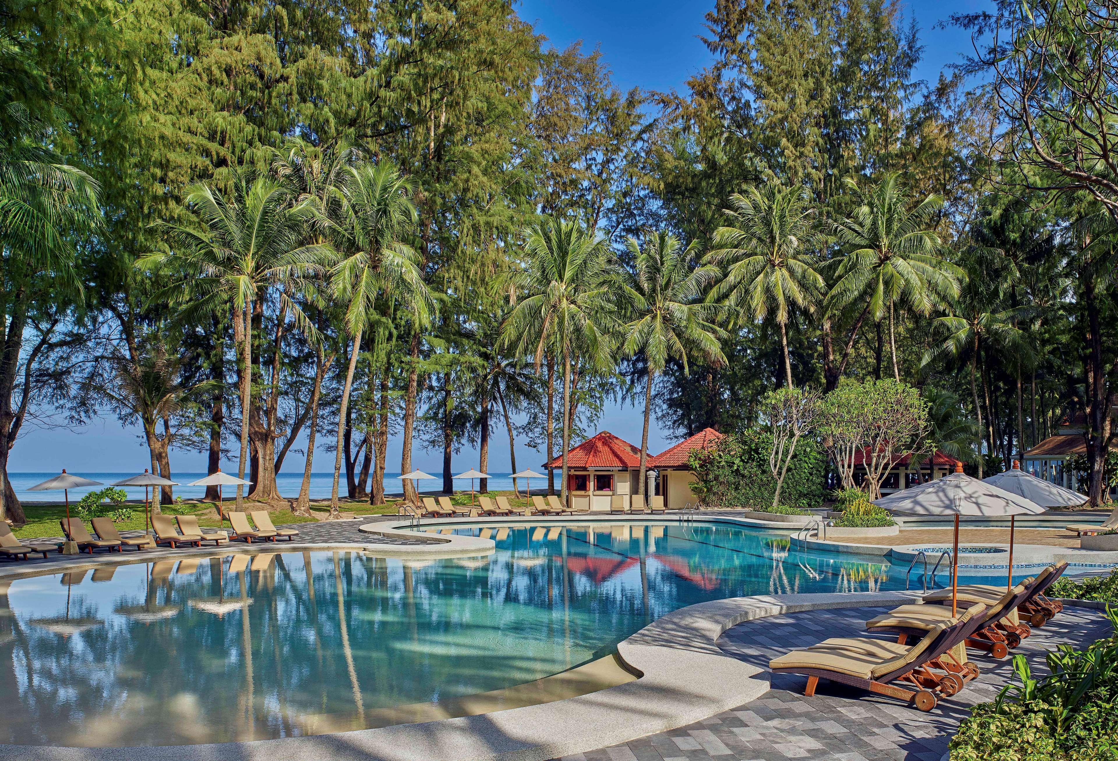 Dusit Thani Laguna Phuket Bang Tao Beach  Esterno foto The swimming pool at the resort